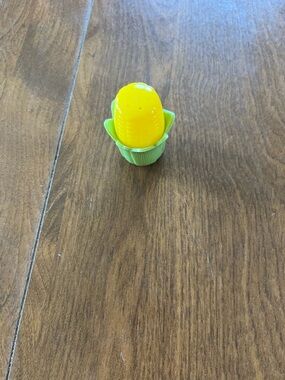 Yellow and Green Corn-Shaped Salt Shaker - Food Storage Accessory